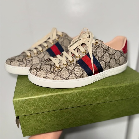 Gucci Women sneakers. - Picture 1 of 5